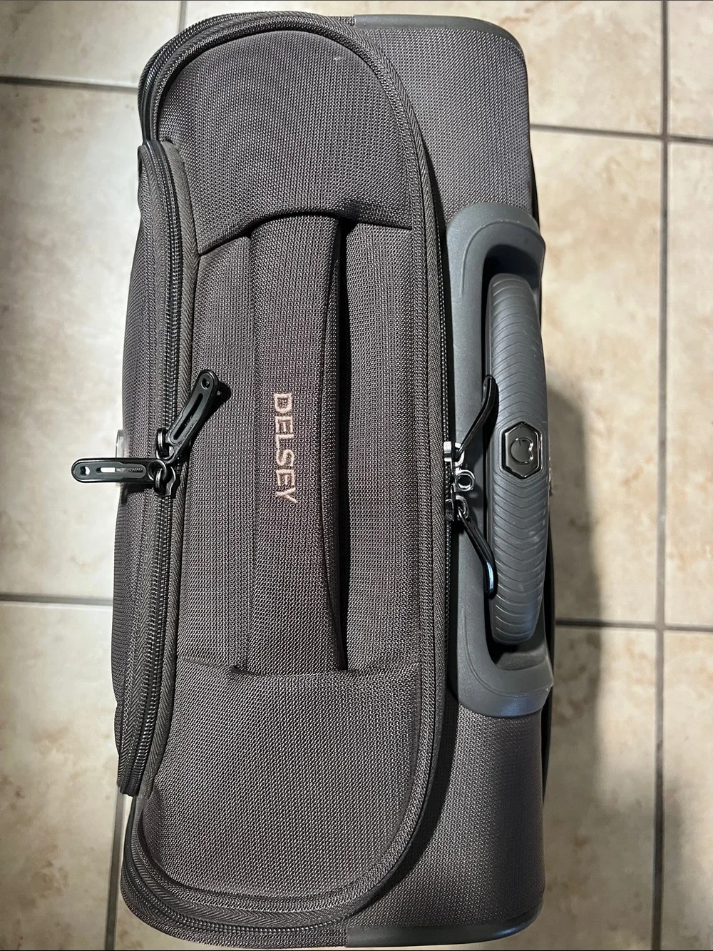 DELSEY Luggage Carry On 2 wheels. Paris Helium DLX Softside size 15x13x8
